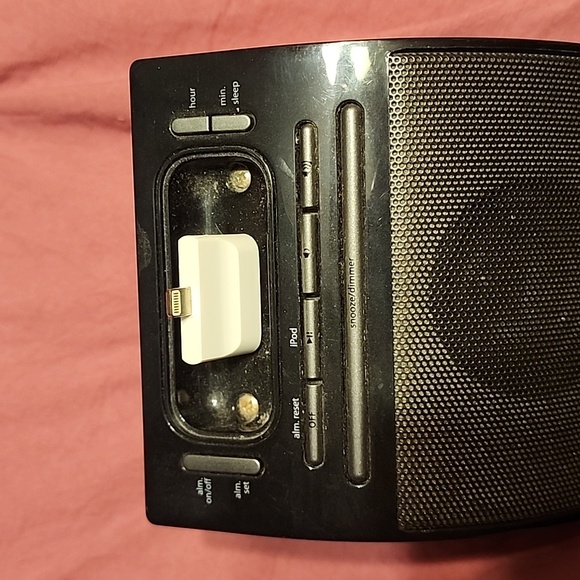 I home alarm clock, speaker and phone charger - Picture 2 of 4
